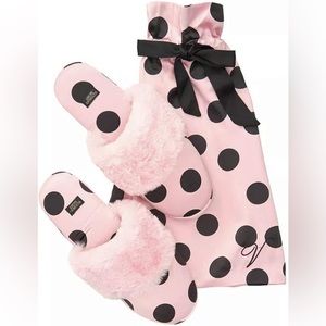 Victoria’s Secret Slippers Medium 7/8